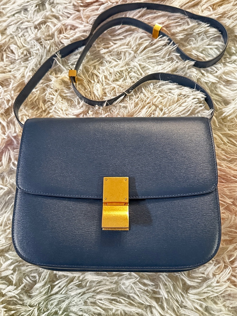 Celine Classic Box Medium Shoulder Leather Bag in Blue - Picture 4 of 16